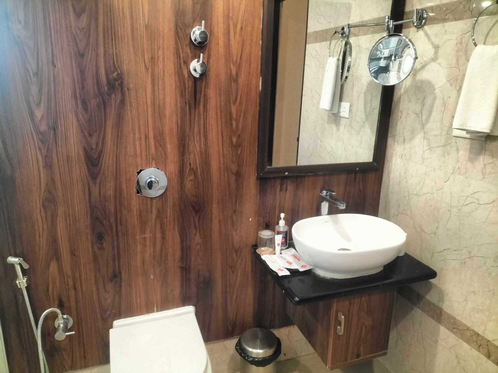 Zip By Spree Hotels Surabi International Vellore Esterno foto