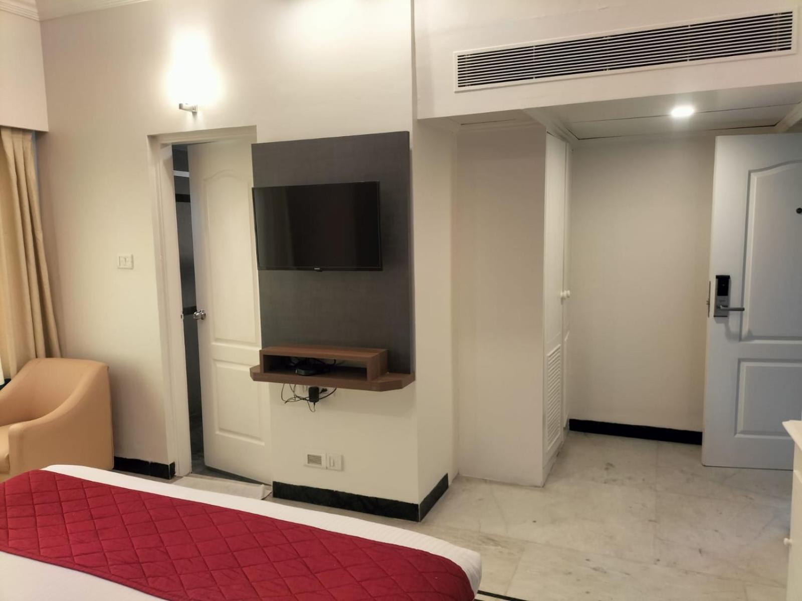 Zip By Spree Hotels Surabi International Vellore Esterno foto