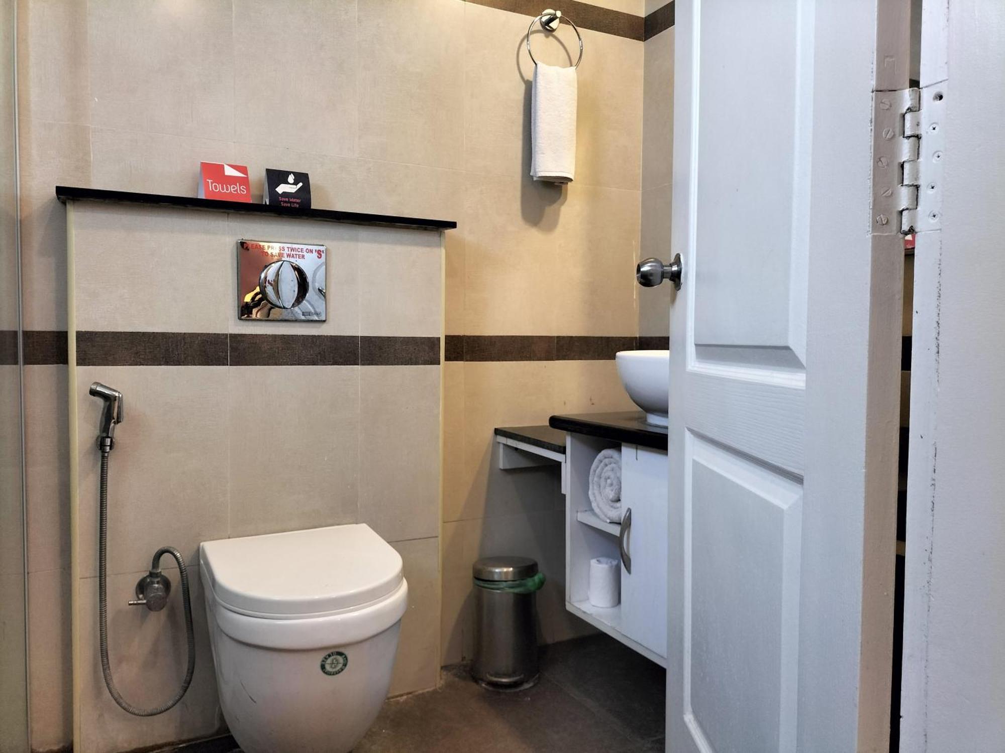 Zip By Spree Hotels Surabi International Vellore Esterno foto