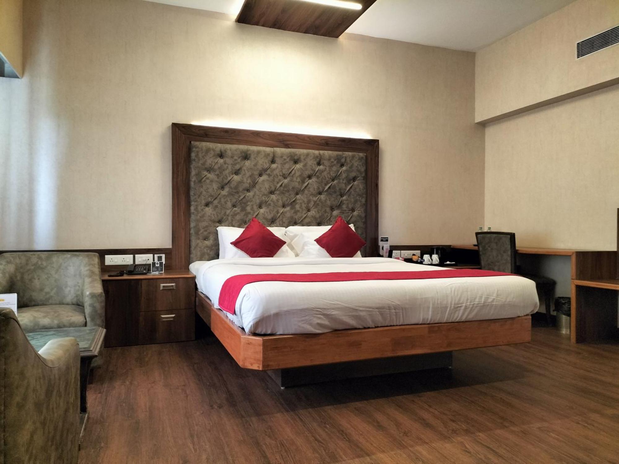 Zip By Spree Hotels Surabi International Vellore Esterno foto
