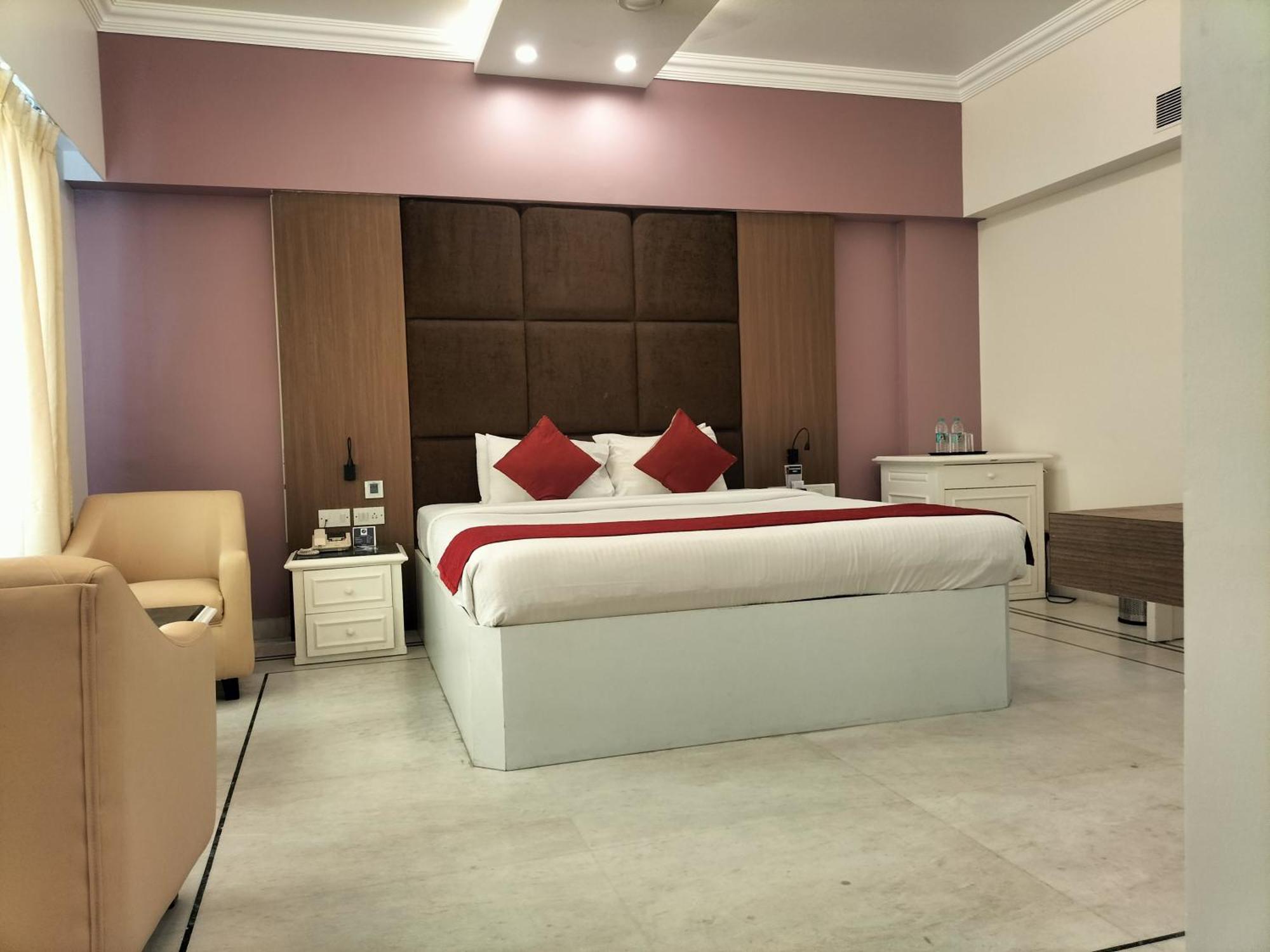 Zip By Spree Hotels Surabi International Vellore Esterno foto