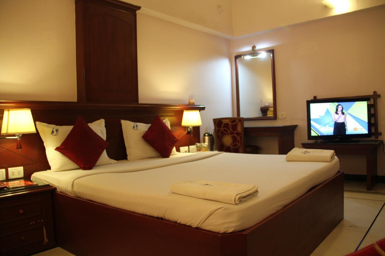 Zip By Spree Hotels Surabi International Vellore Esterno foto